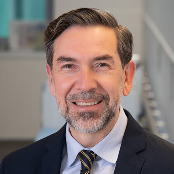 Dr. Cristián Arzola