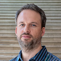 Dr. Sebastián Mayanz